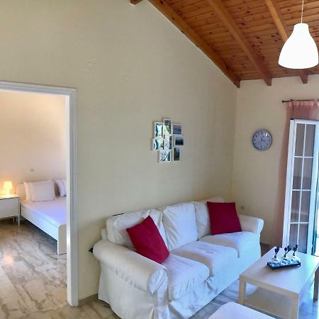 Wooden Ceiling Apartment - Close To City Center Kanali  Bagian luar foto