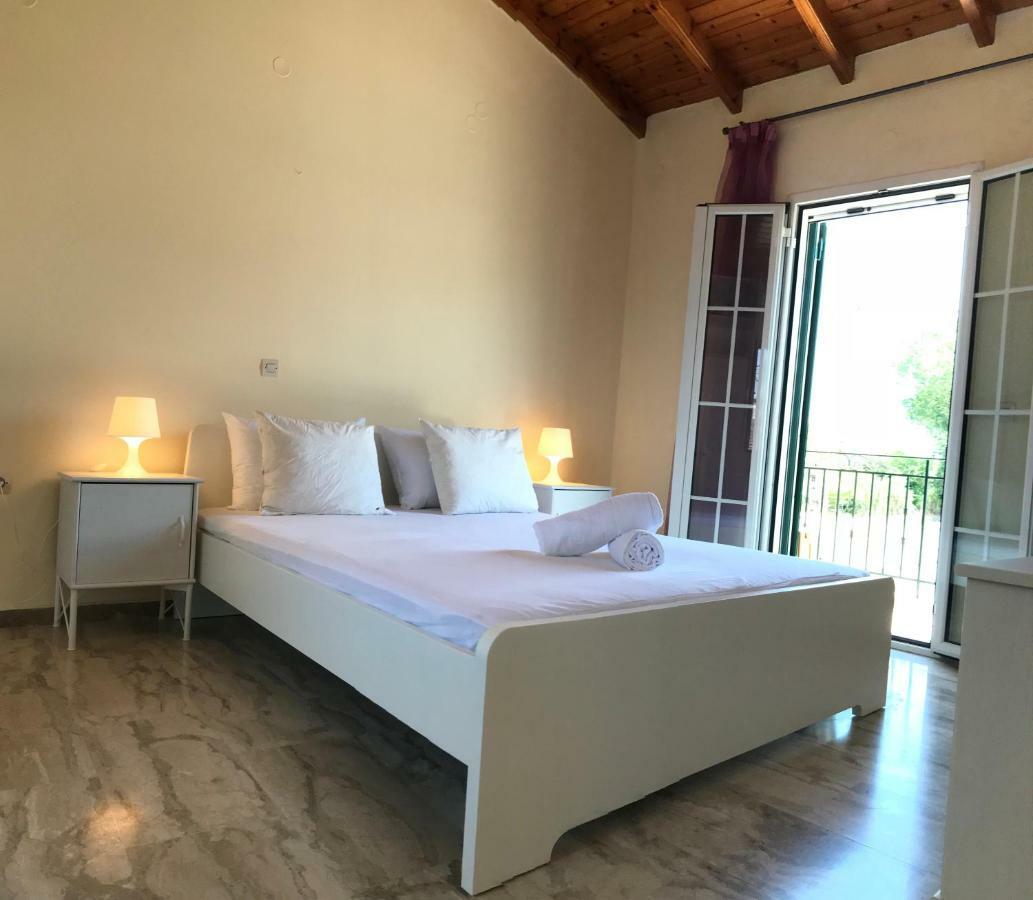 Wooden Ceiling Apartment - Close To City Center Kanali  Bagian luar foto
