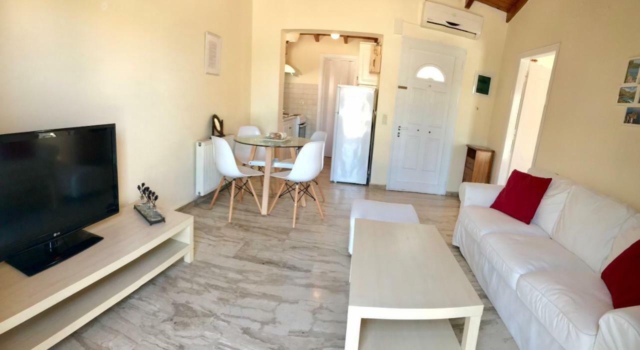 Wooden Ceiling Apartment - Close To City Center Kanali  Bagian luar foto